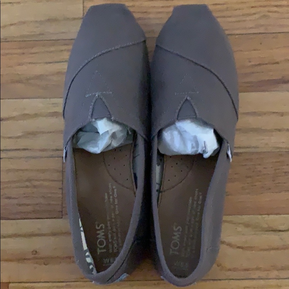 Toms - Picture 2 of 4